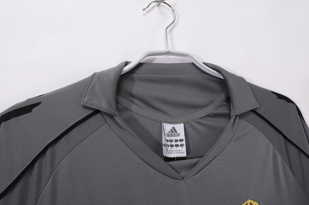 MAILLOT RETRO REAL MADRID EXTERIEUR 2005/2006